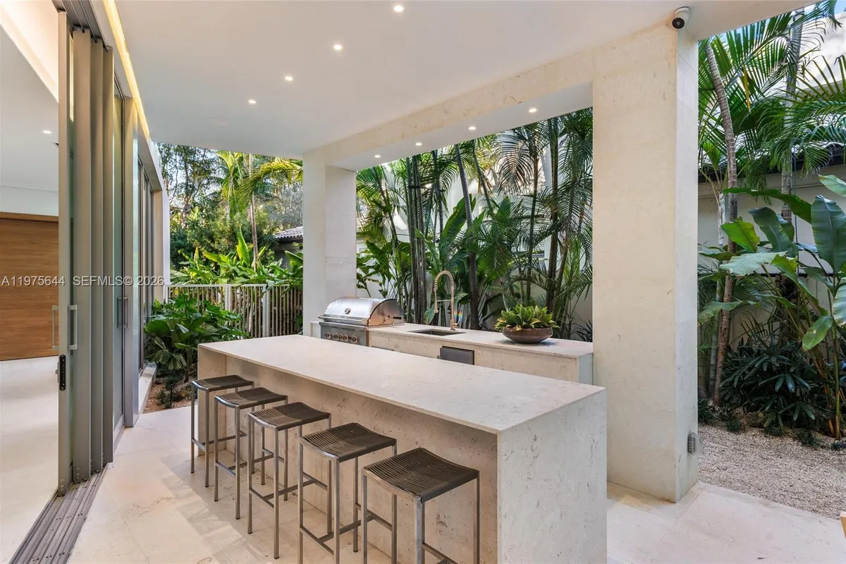 1616 Onaway Dr, Miami FL 33133