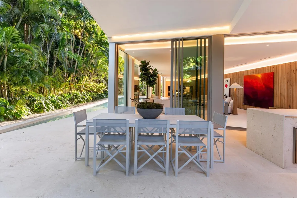 1616 Onaway Dr, Miami FL 33133