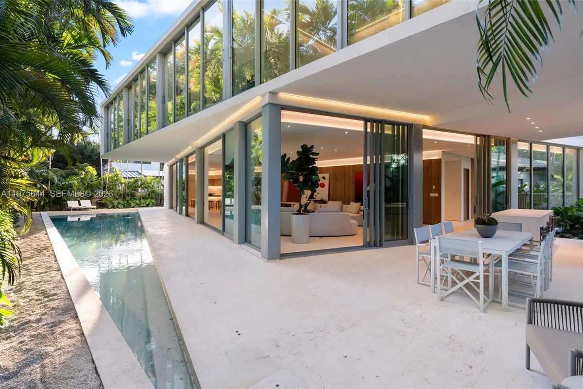 1616 Onaway Dr, Miami FL 33133