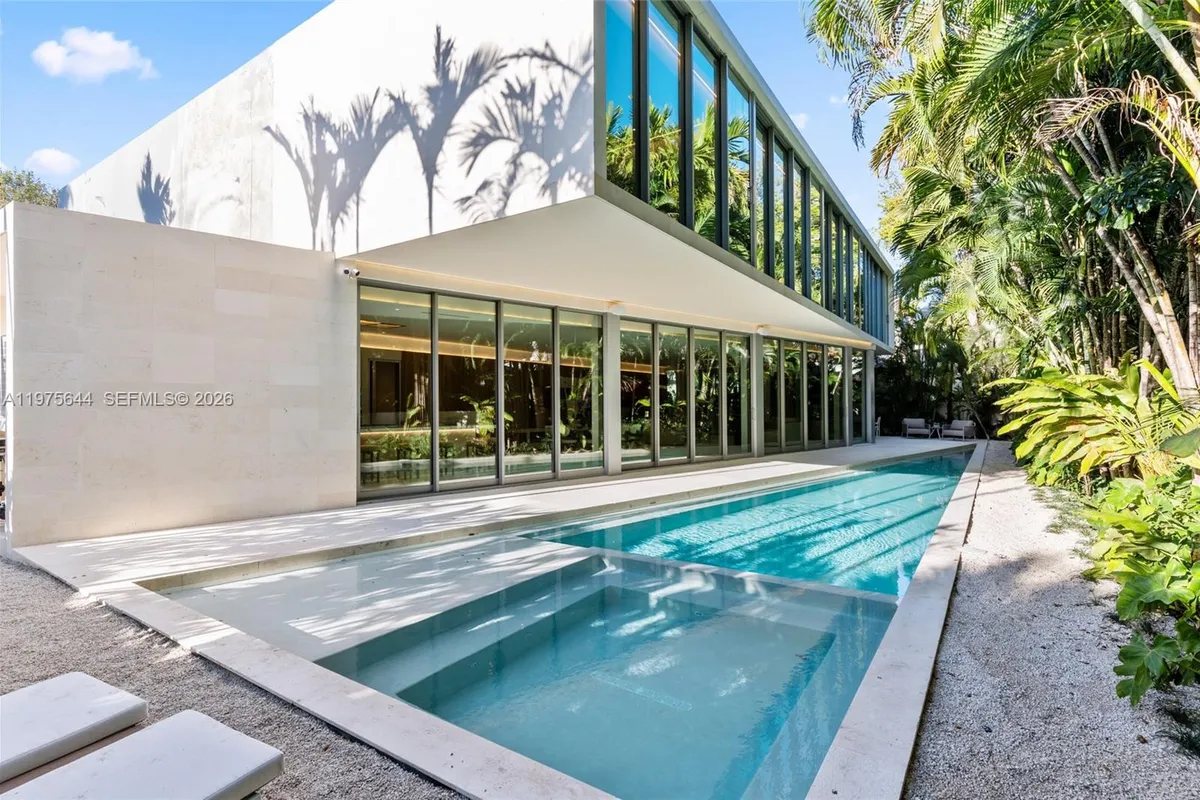 1616 Onaway Dr, Miami FL 33133