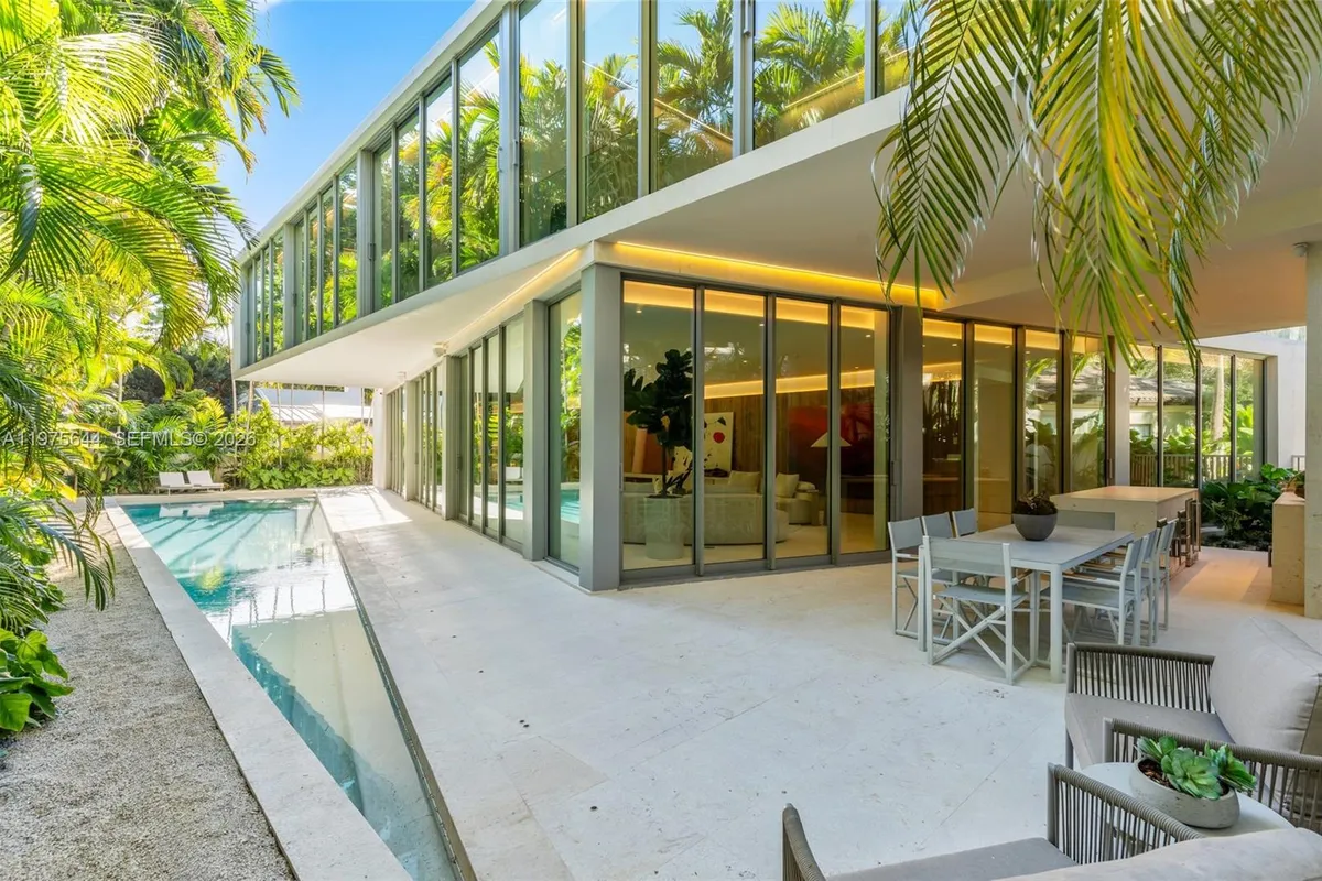 1616 Onaway Dr, Miami FL 33133