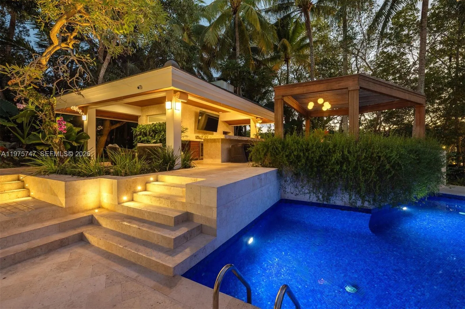 7150 W Lago Dr, Coral Gables FL 33143