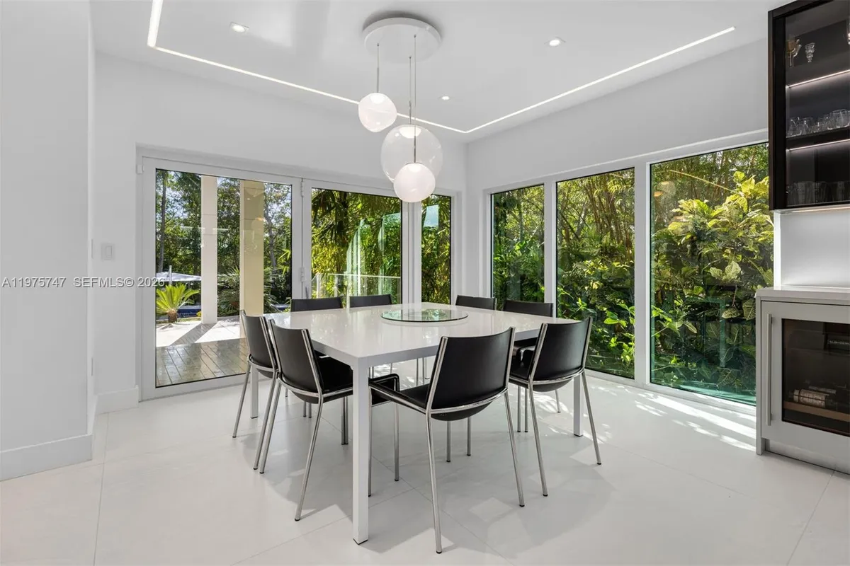 7150 W Lago Dr, Coral Gables FL 33143