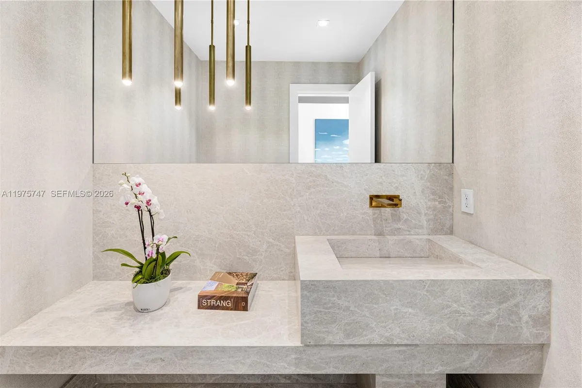 7150 W Lago Dr, Coral Gables FL 33143