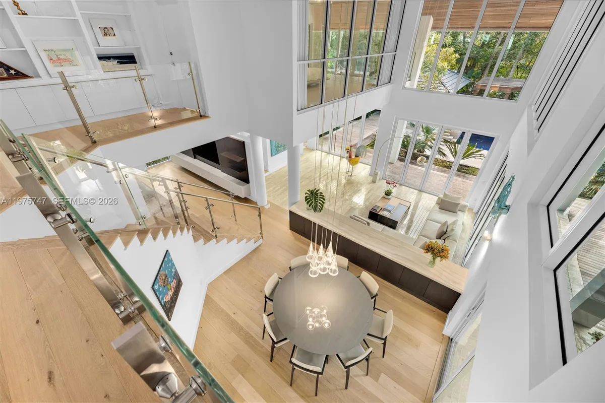 7150 W Lago Dr, Coral Gables FL 33143