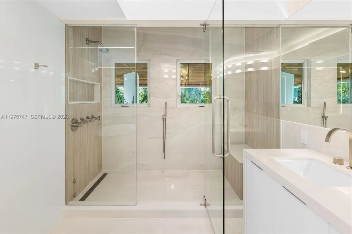 7150 W Lago Dr, Coral Gables FL 33143