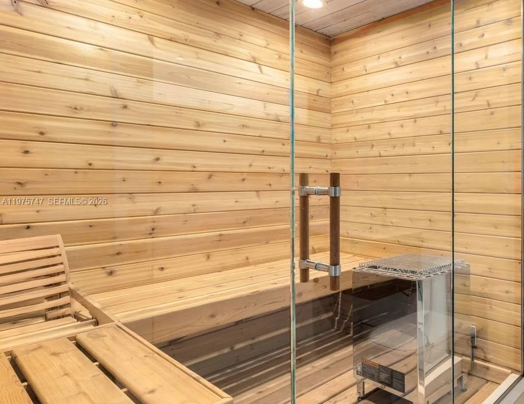 7150 W Lago Dr, Coral Gables FL 33143