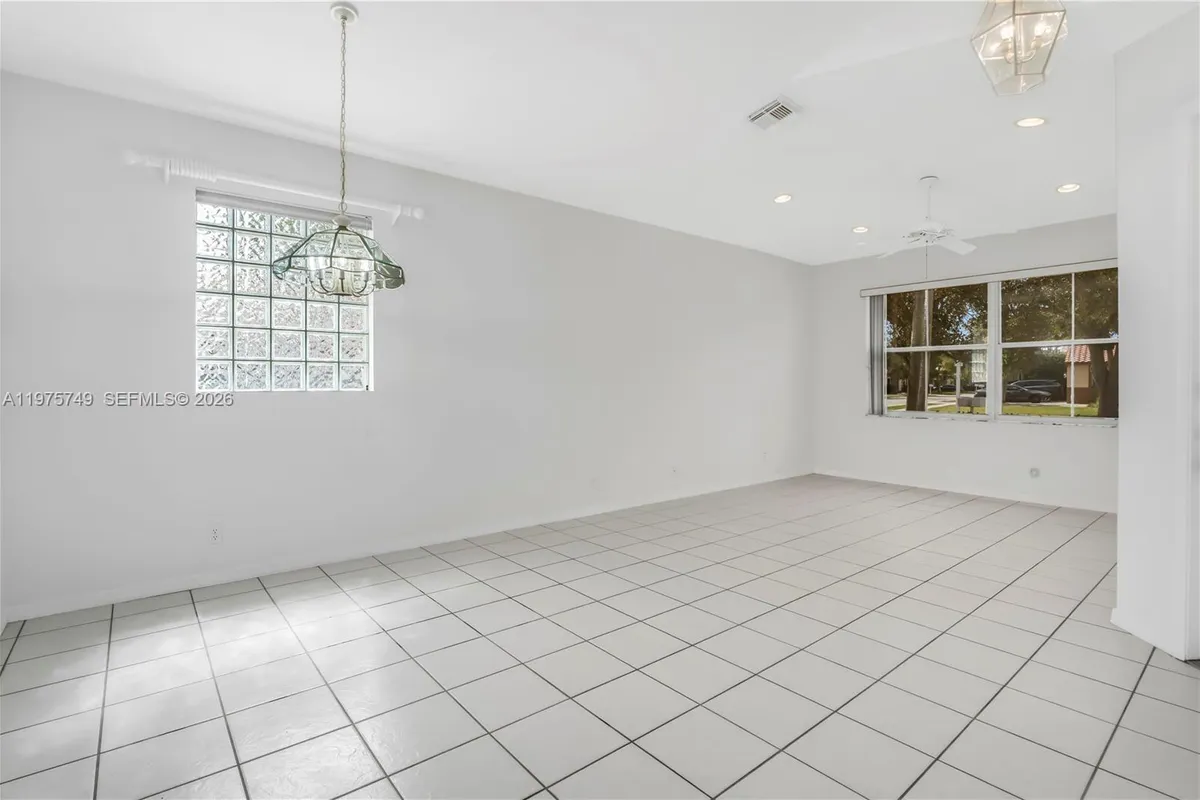 12109 NW 52nd Ct, Coral Springs FL 33076