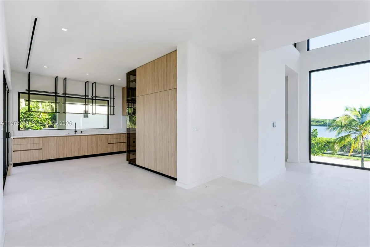 650 Lugo Ave, Coral Gables FL 33156