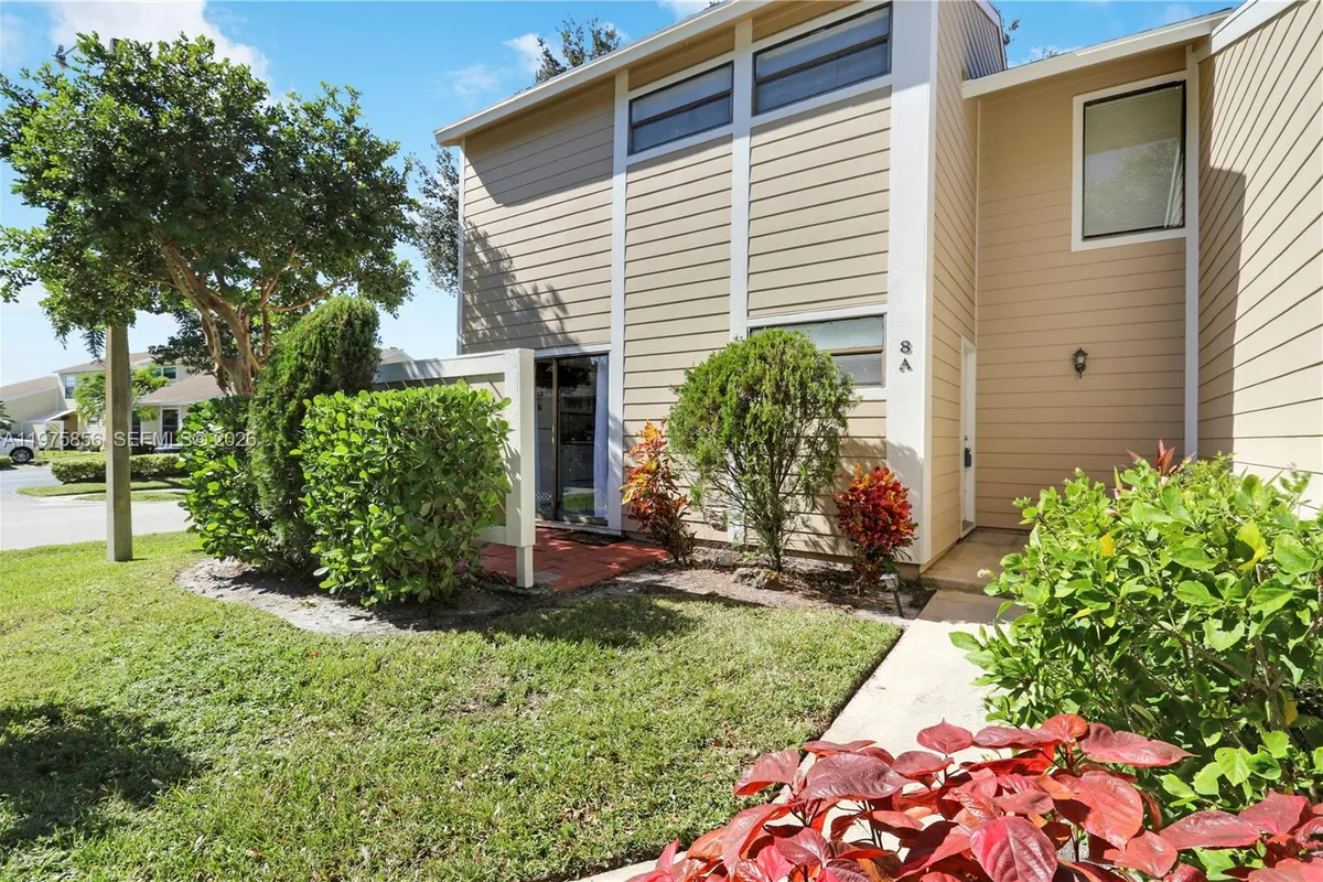 301 Lakewood Drive # 8A, Jupiter FL 33458