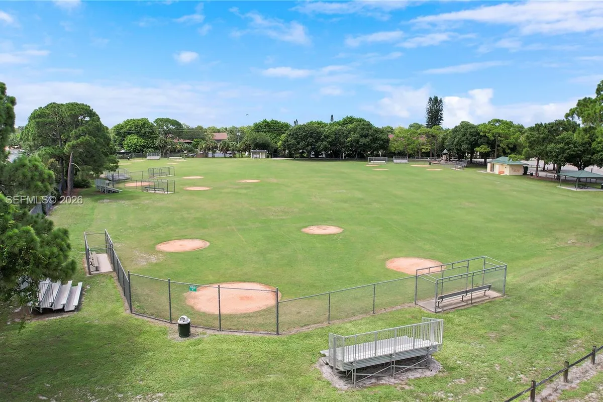 301 Lakewood Drive # 8A, Jupiter FL 33458