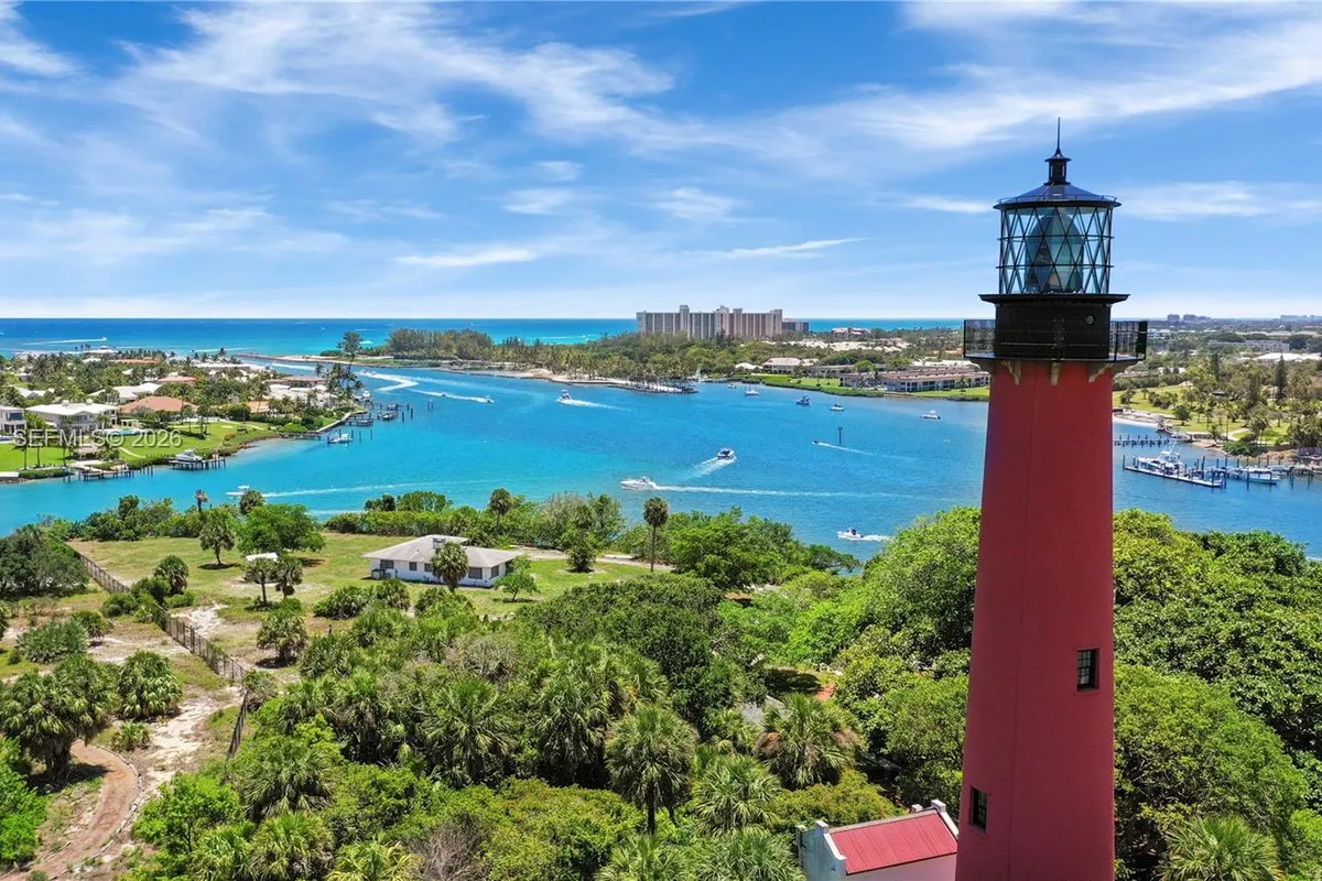 301 Lakewood Drive # 8A, Jupiter FL 33458