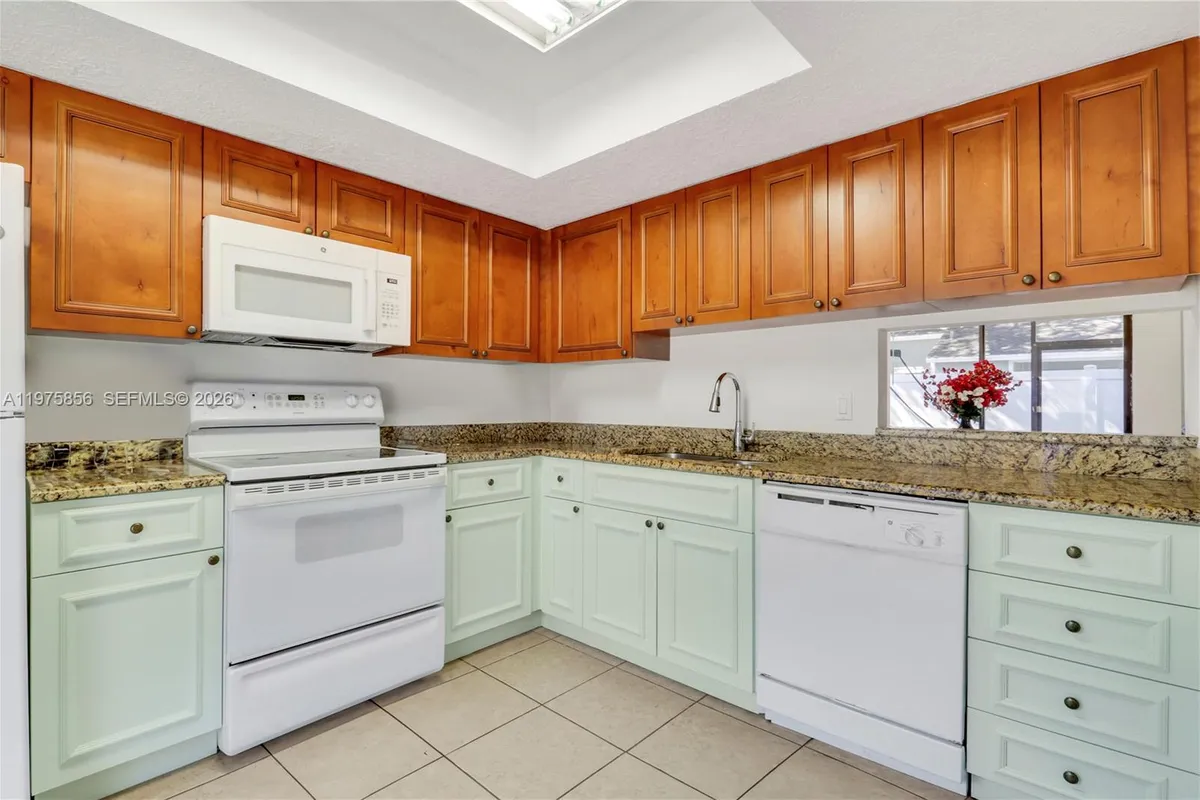 301 Lakewood Drive # 8A, Jupiter FL 33458