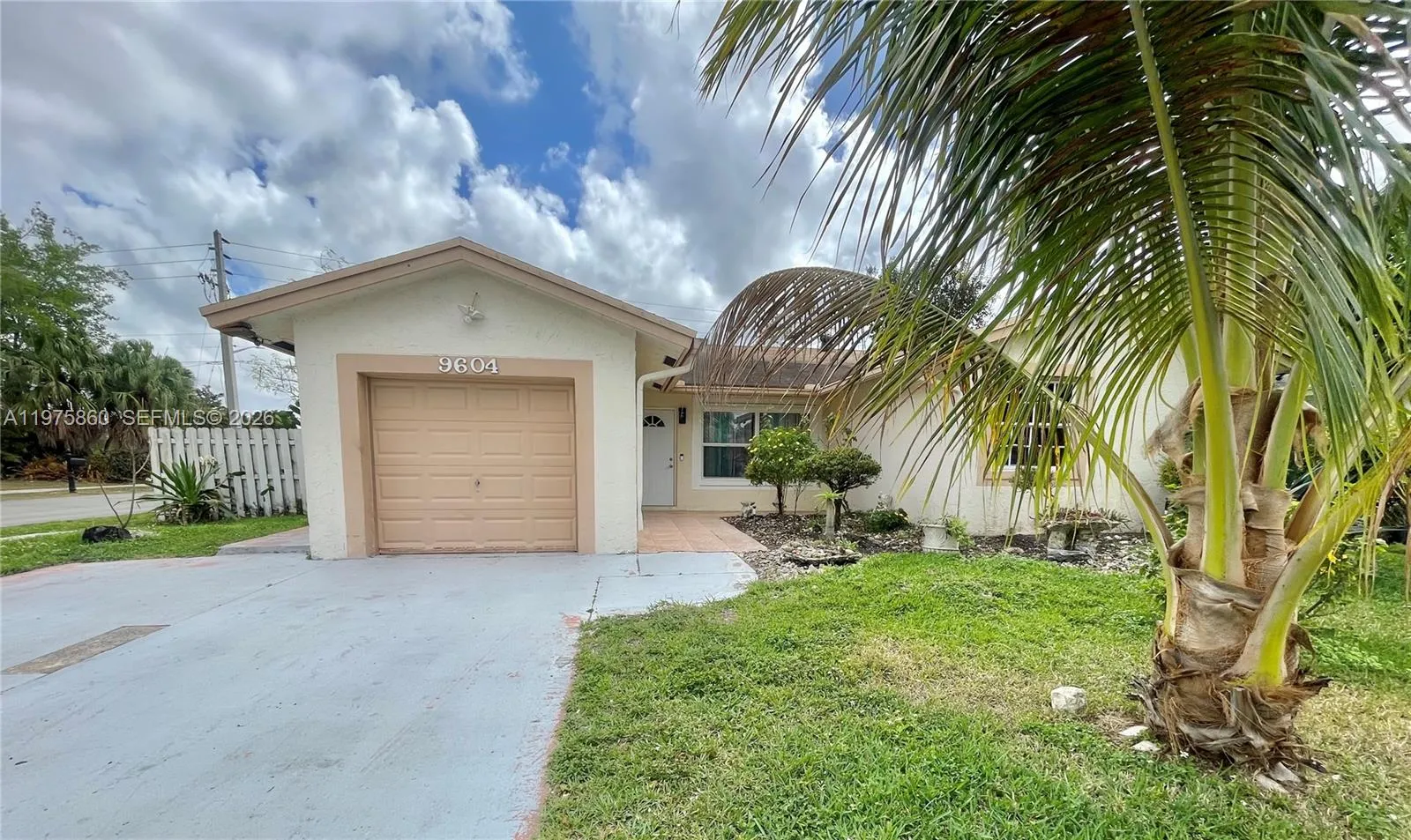 9604 NW 49th St, Sunrise FL 33351