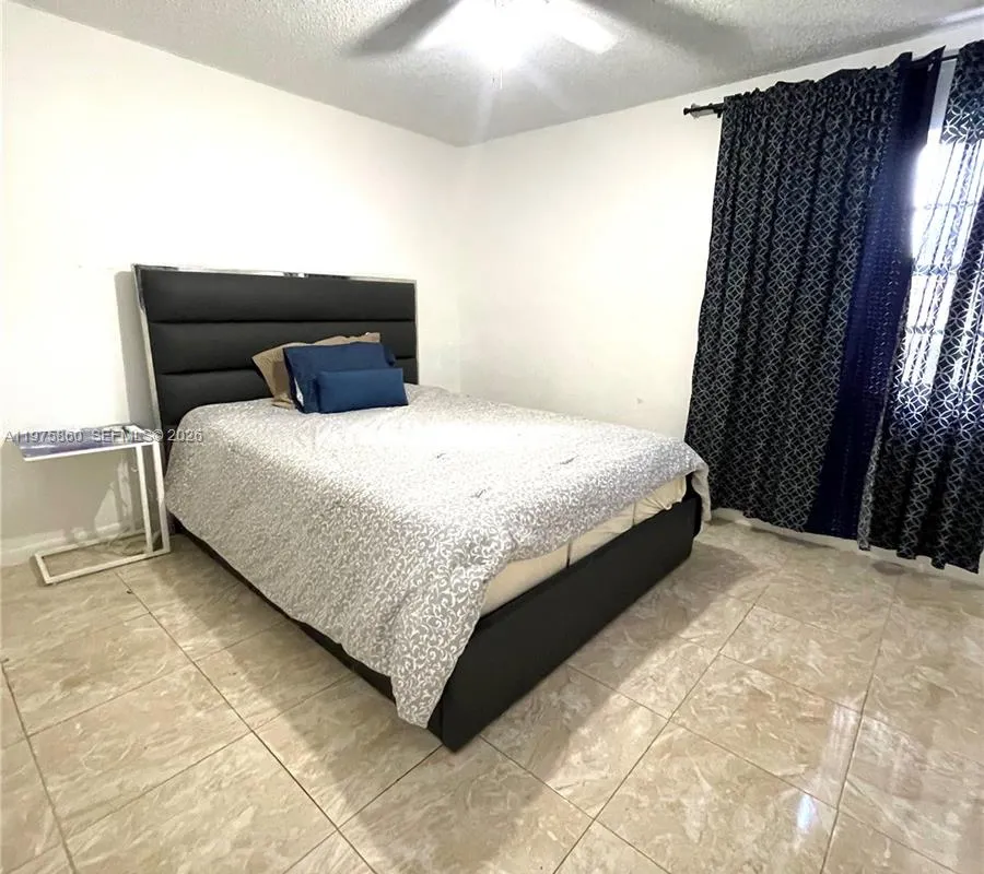 9604 NW 49th St, Sunrise FL 33351