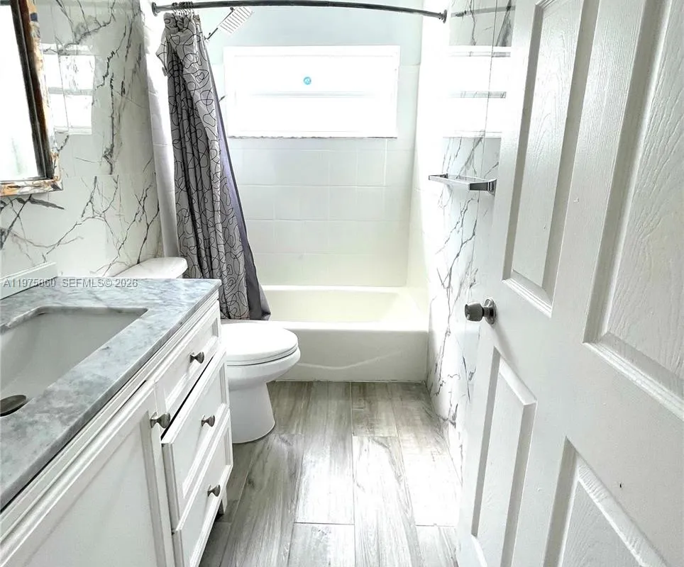 9604 NW 49th St, Sunrise FL 33351