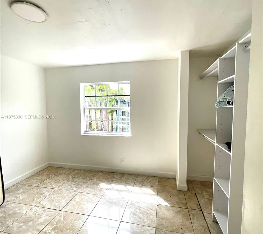 9604 NW 49th St, Sunrise FL 33351