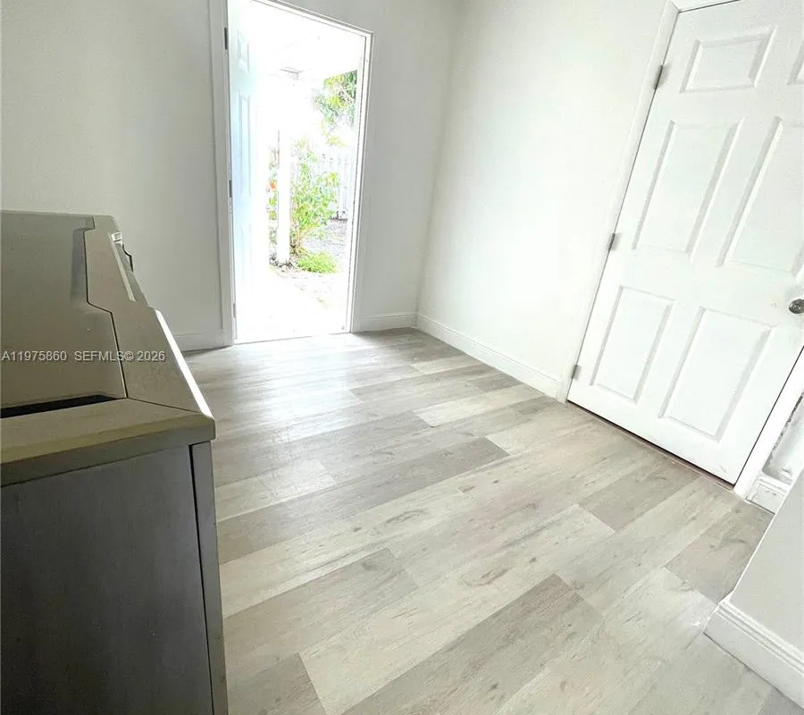 9604 NW 49th St, Sunrise FL 33351