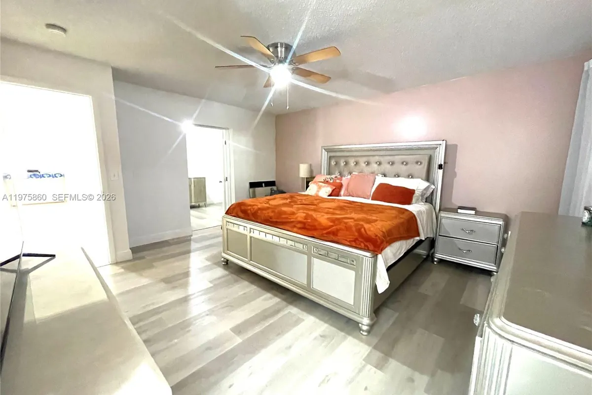 9604 NW 49th St, Sunrise FL 33351