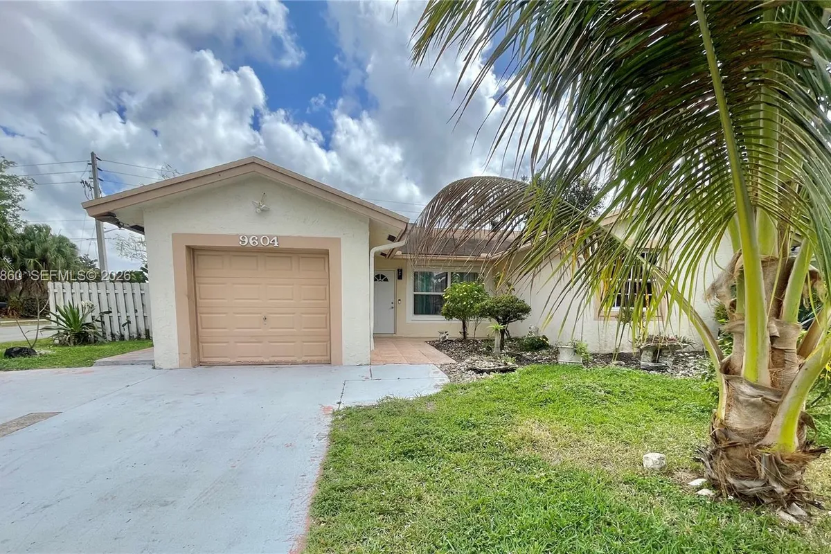9604 NW 49th St, Sunrise FL 33351