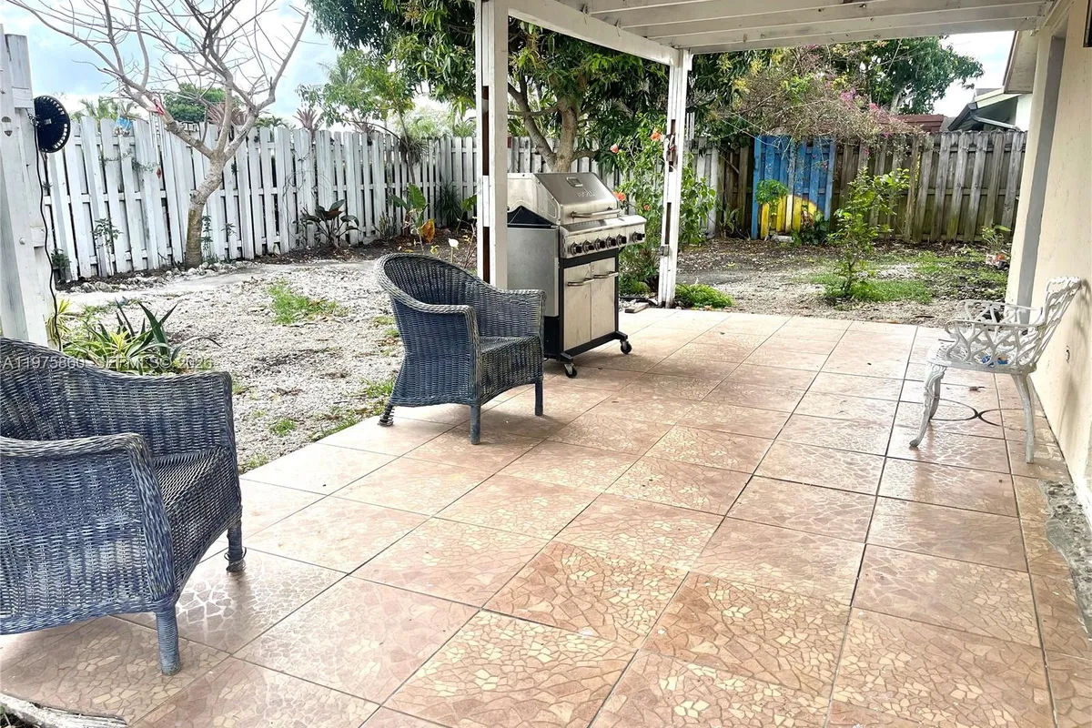 9604 NW 49th St, Sunrise FL 33351