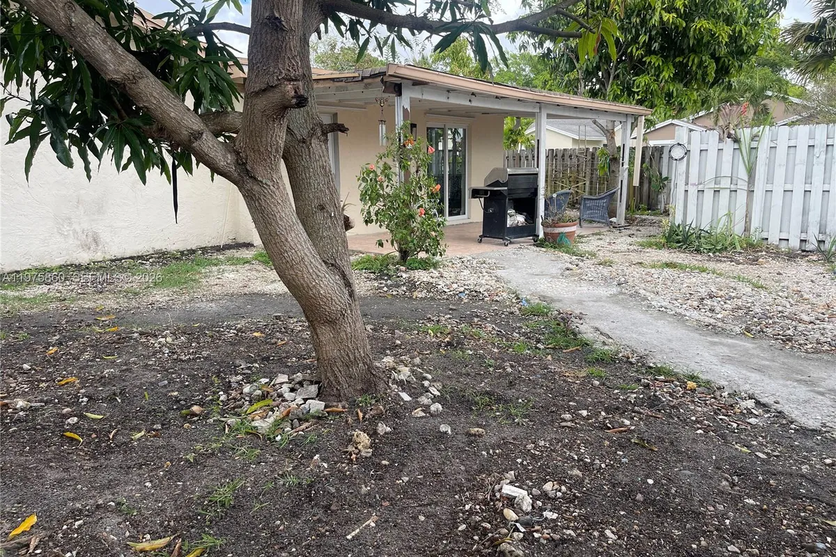 9604 NW 49th St, Sunrise FL 33351