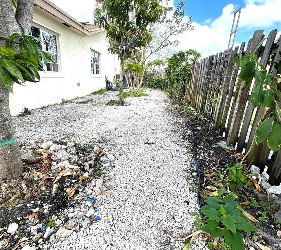 9604 NW 49th St, Sunrise FL 33351