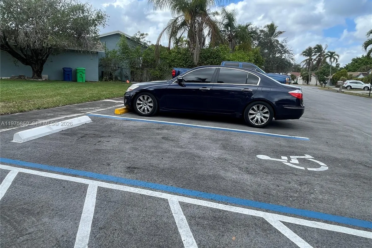 9604 NW 49th St, Sunrise FL 33351