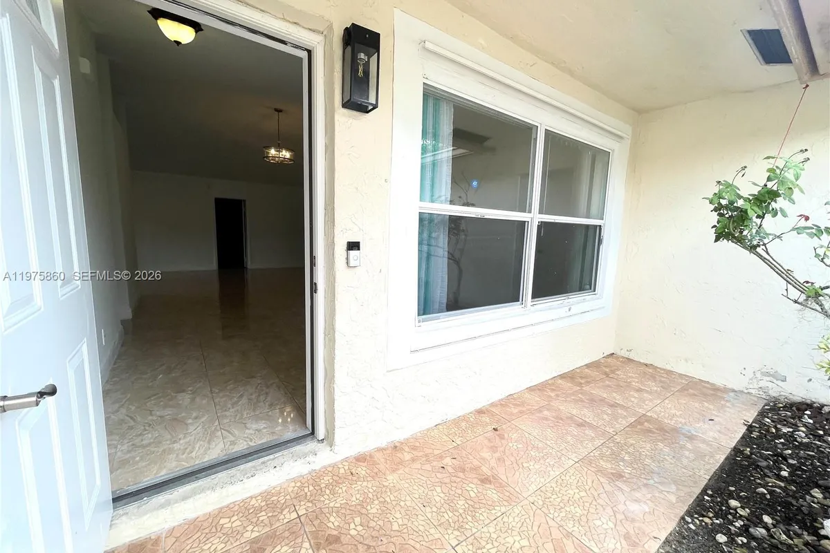 9604 NW 49th St, Sunrise FL 33351