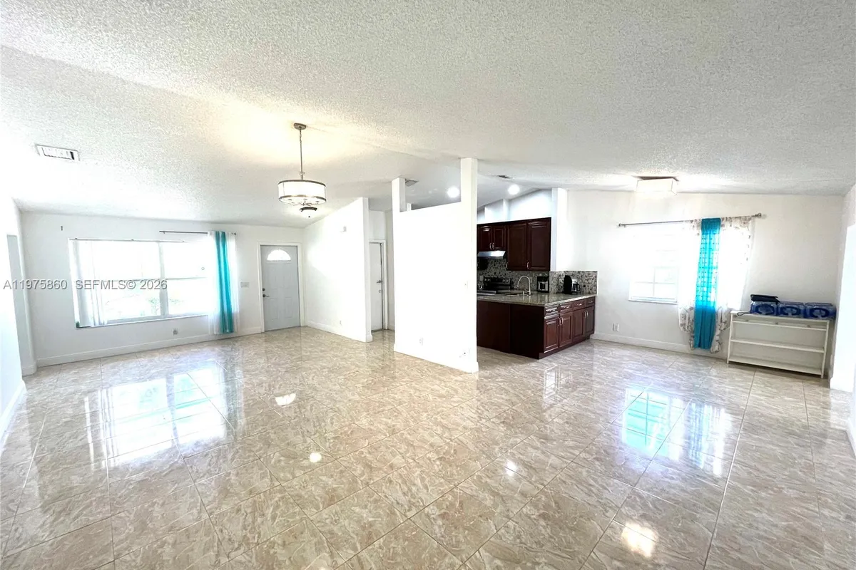 9604 NW 49th St, Sunrise FL 33351