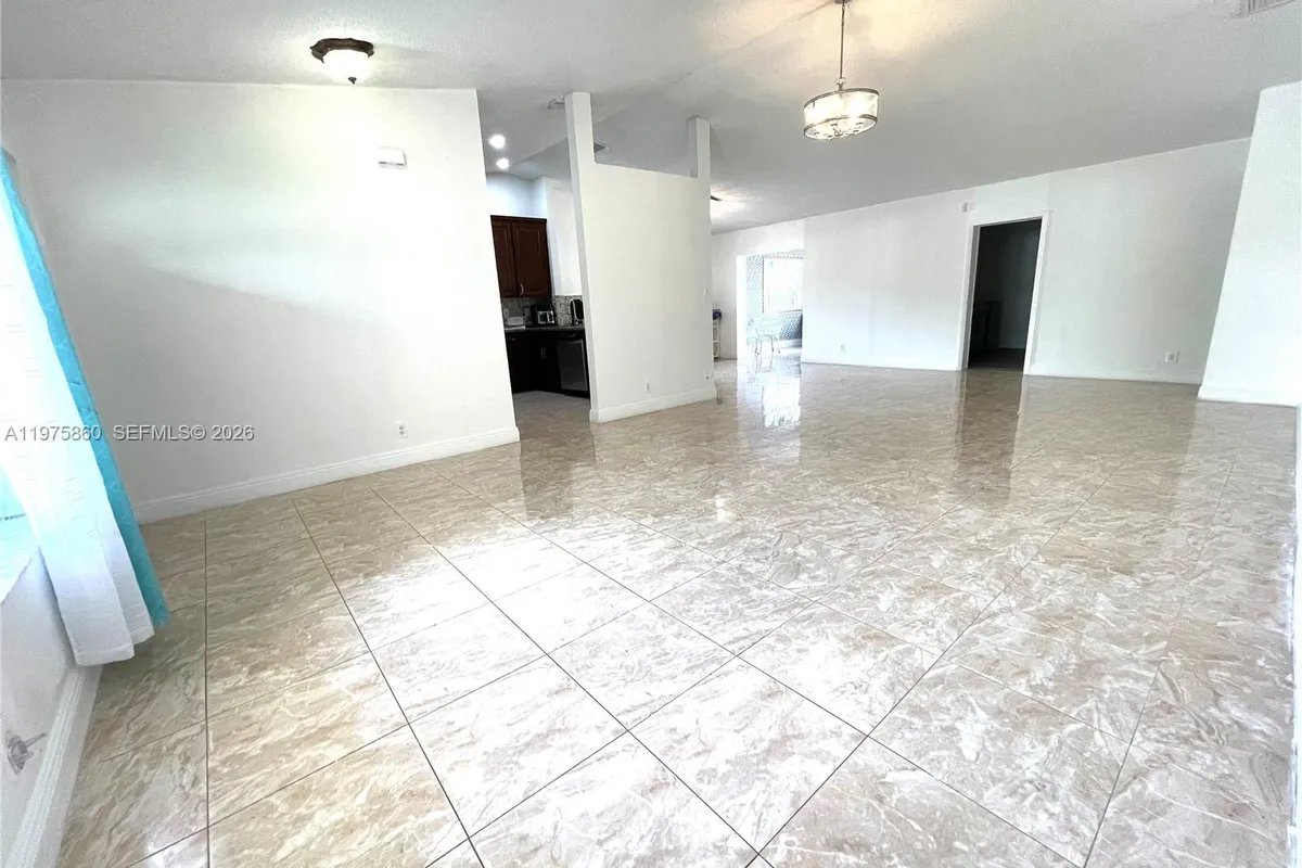 9604 NW 49th St, Sunrise FL 33351