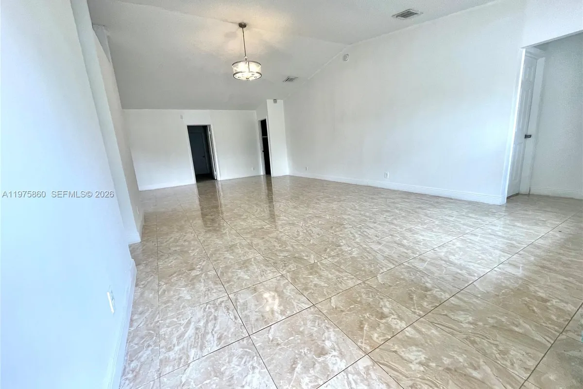 9604 NW 49th St, Sunrise FL 33351