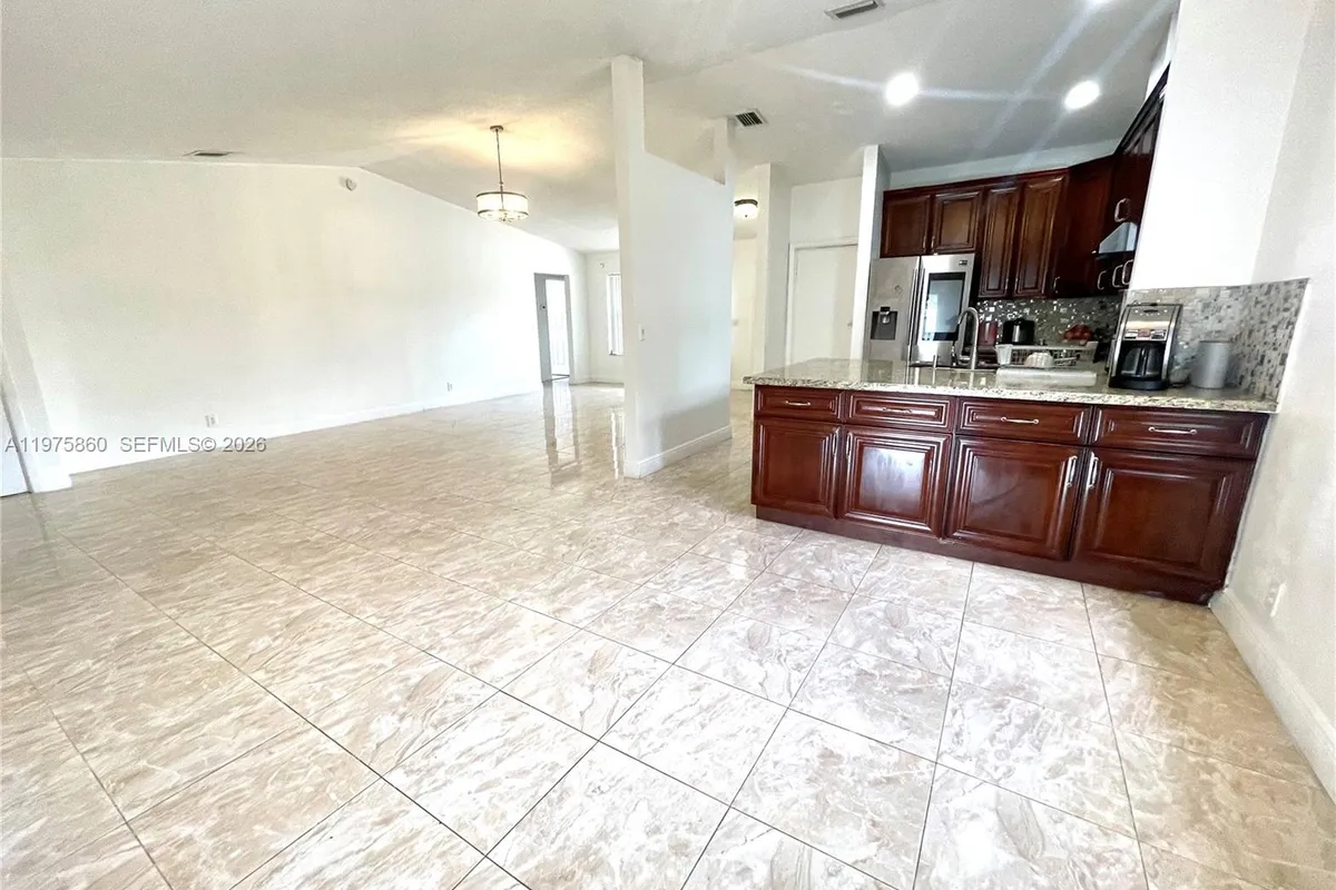 9604 NW 49th St, Sunrise FL 33351