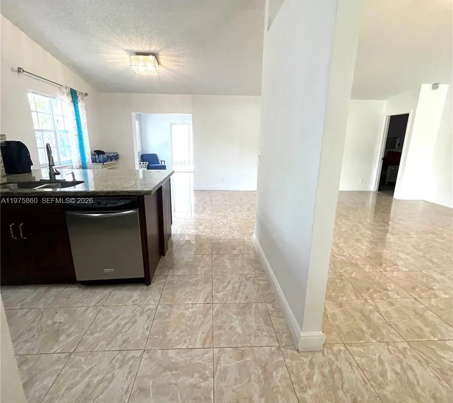 9604 NW 49th St, Sunrise FL 33351