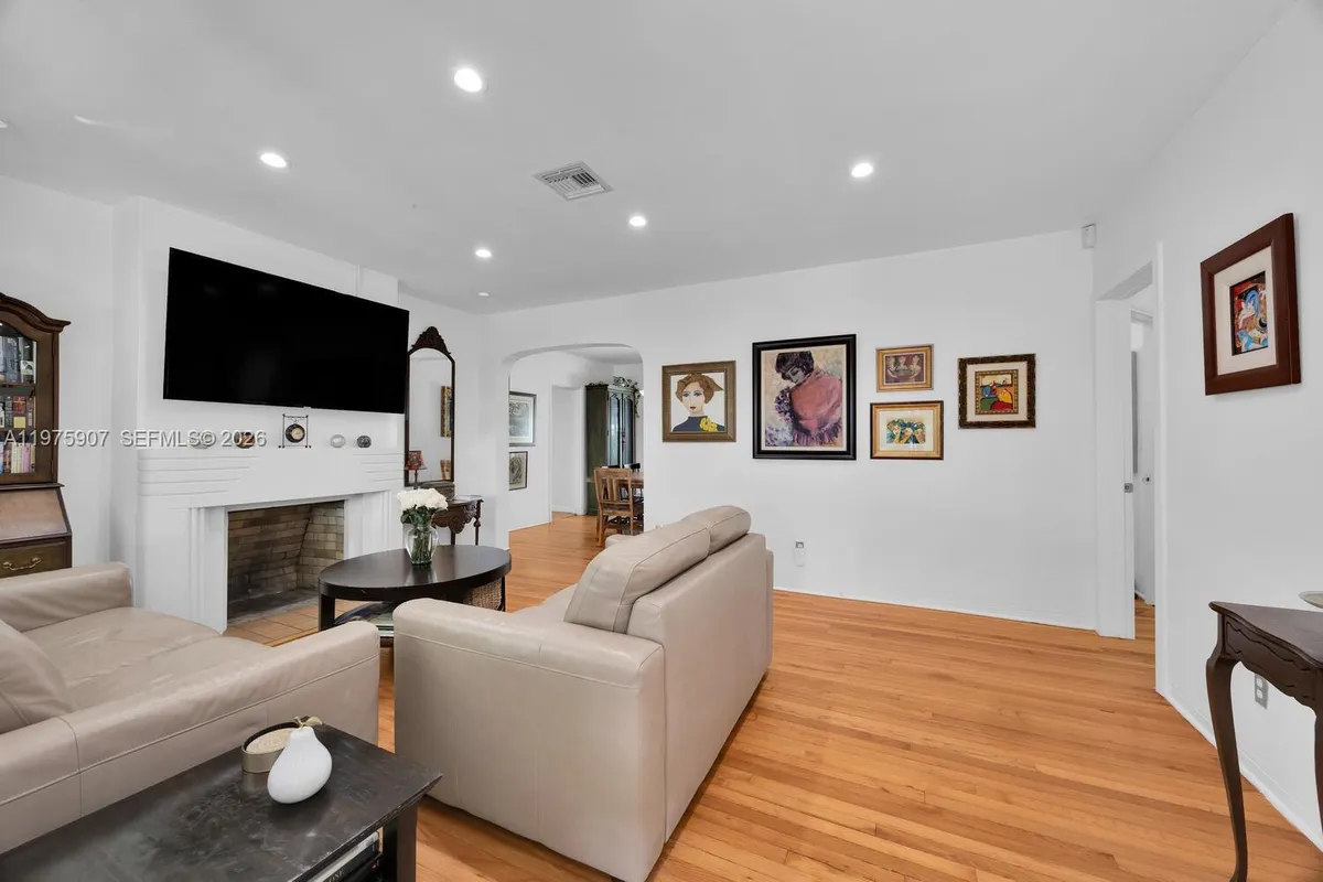 1005 Columbus Blvd, Coral Gables FL 33134