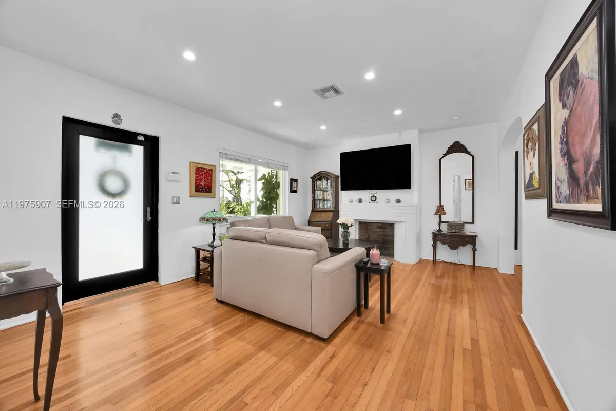 1005 Columbus Blvd, Coral Gables FL 33134