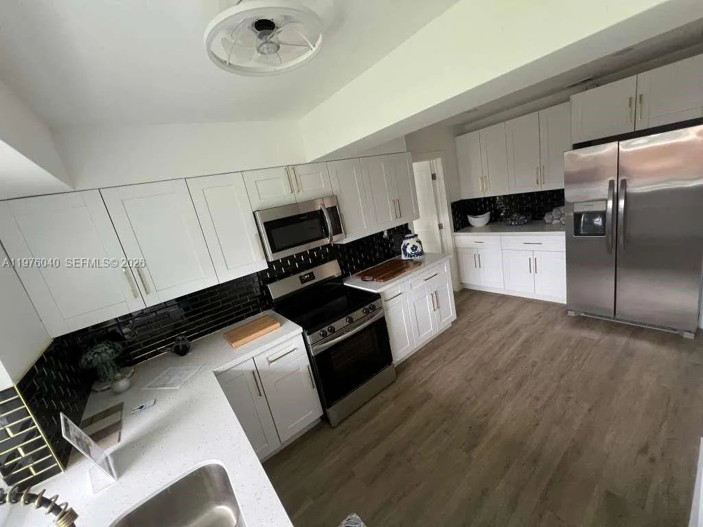 6220 NW 19th St, Sunrise FL 33313