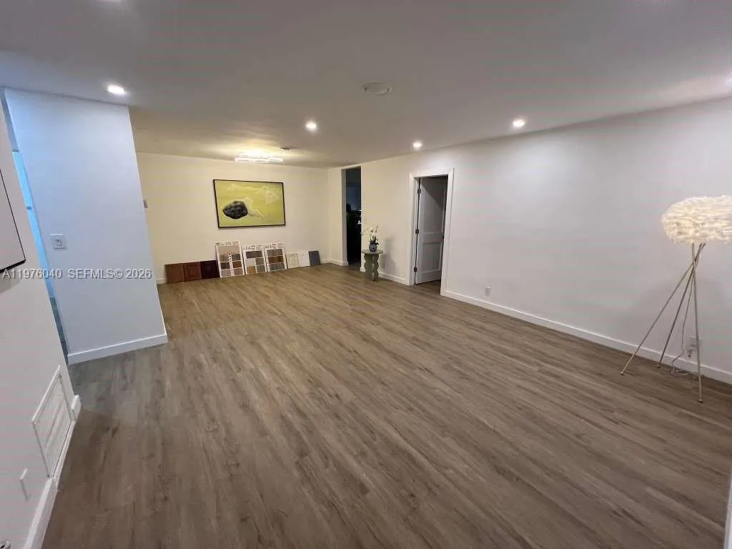 6220 NW 19th St, Sunrise FL 33313