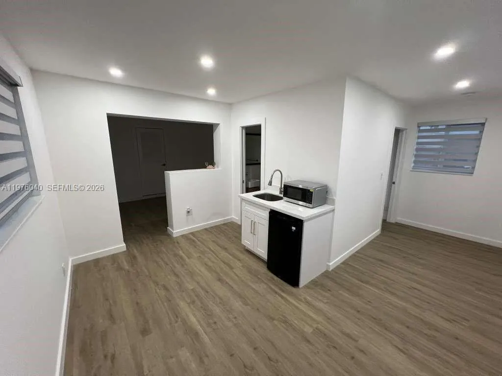 6220 NW 19th St, Sunrise FL 33313