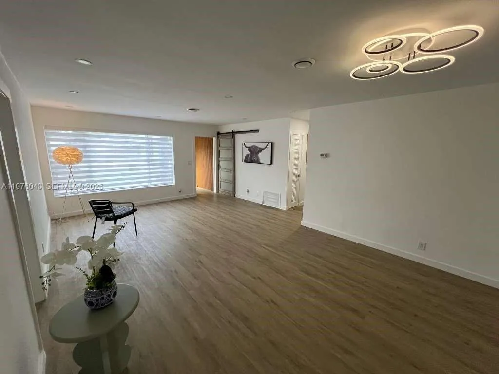 6220 NW 19th St, Sunrise FL 33313