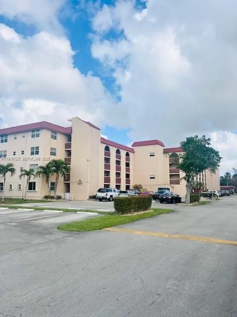 1 bedroom 1 bath for sale at 3251 Holiday Springs Blvd # 403, Margate FL 33063