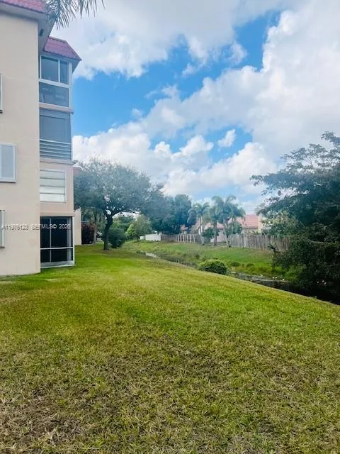 3251 Holiday Springs Blvd # 403, Margate FL 33063