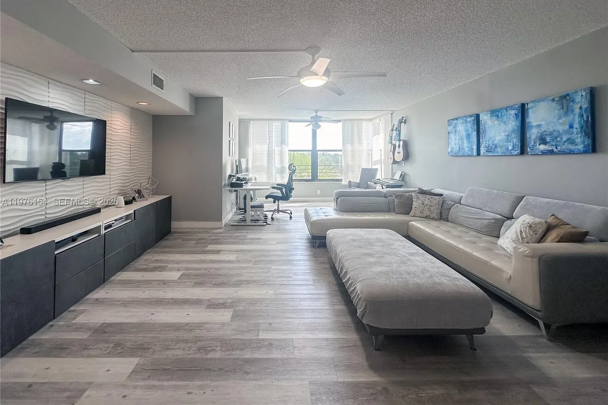 2766 S Carambola Cir S # 404, Coconut Creek FL 33066