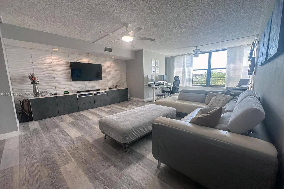 2766 S Carambola Cir S # 404, Coconut Creek FL 33066