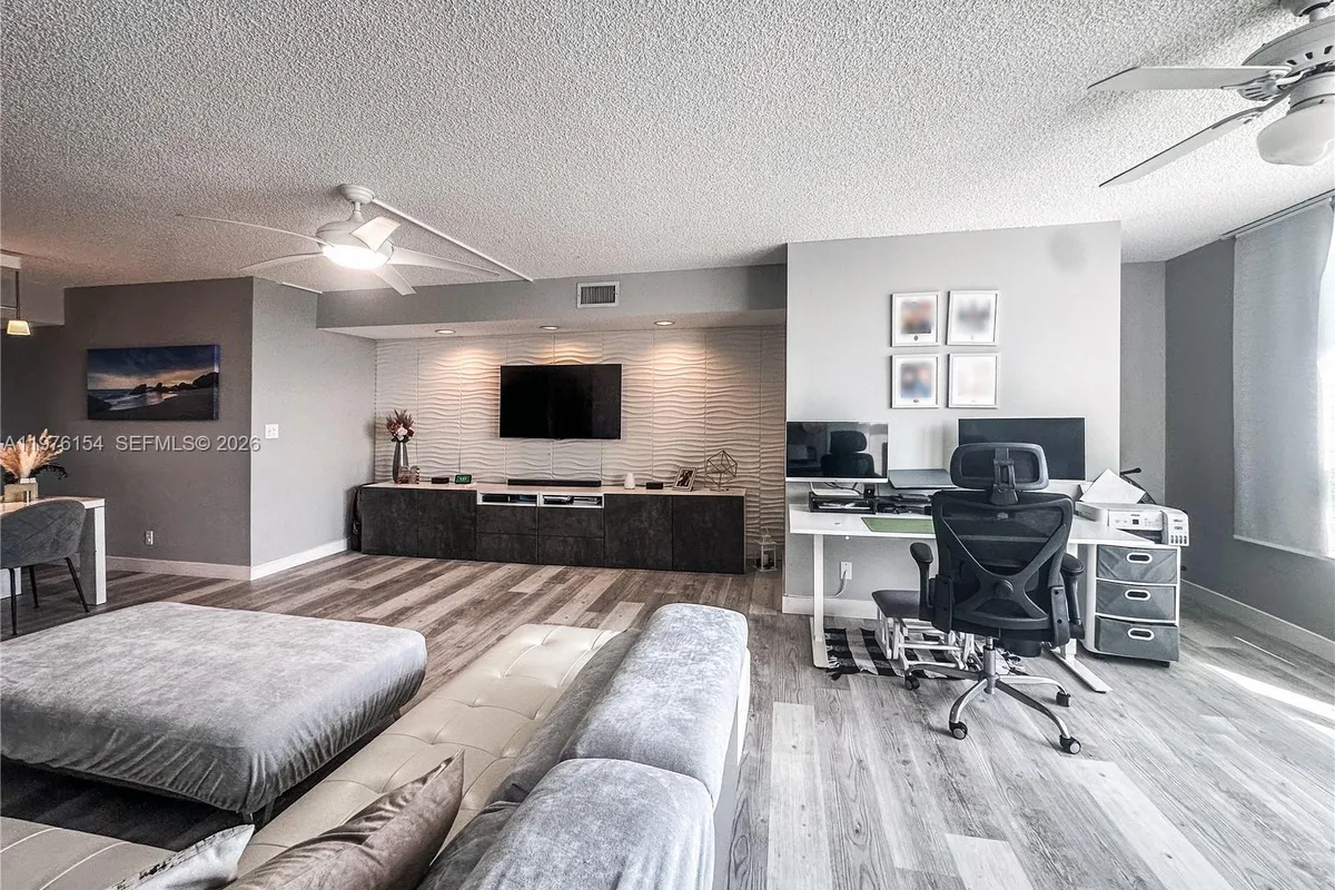 2766 S Carambola Cir S # 404, Coconut Creek FL 33066