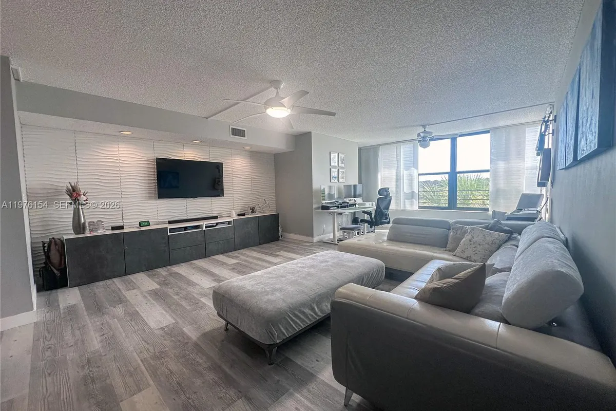 2766 S Carambola Cir S # 404, Coconut Creek FL 33066