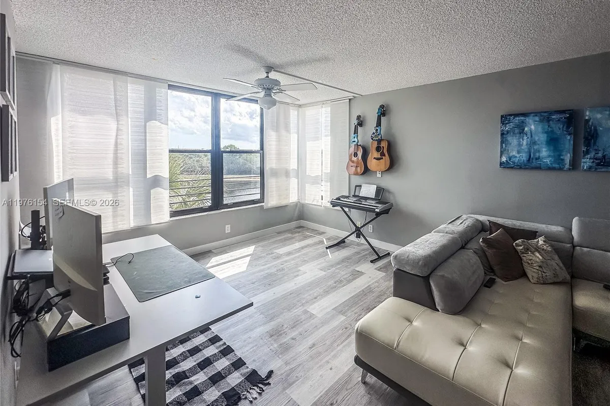 2766 S Carambola Cir S # 404, Coconut Creek FL 33066