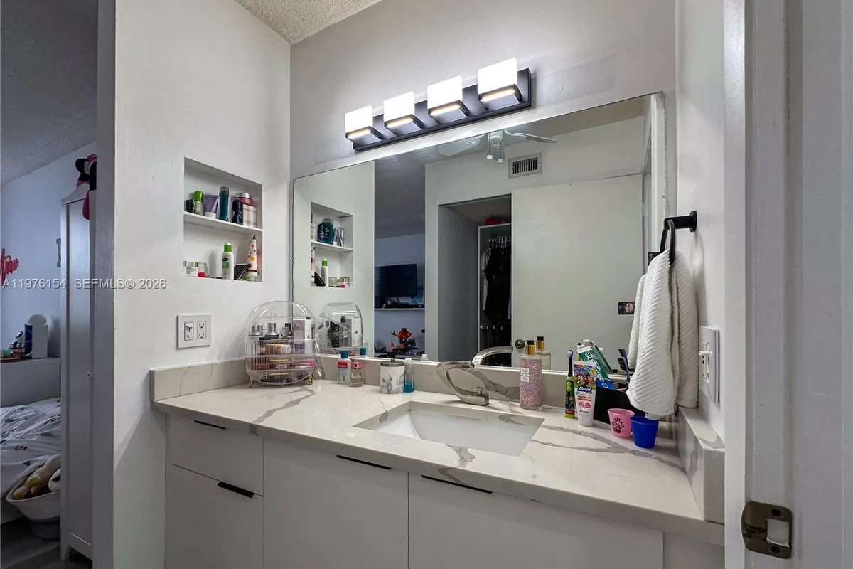 2766 S Carambola Cir S # 404, Coconut Creek FL 33066