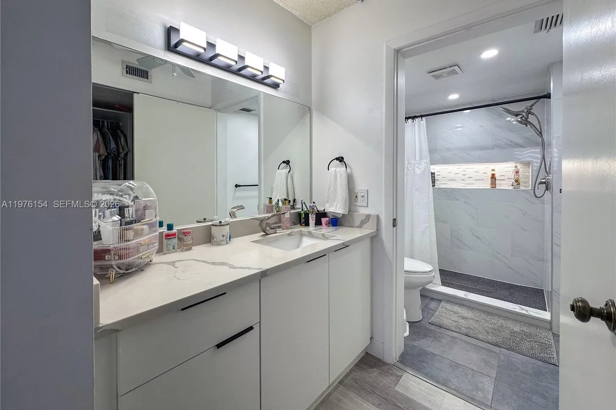 2766 S Carambola Cir S # 404, Coconut Creek FL 33066