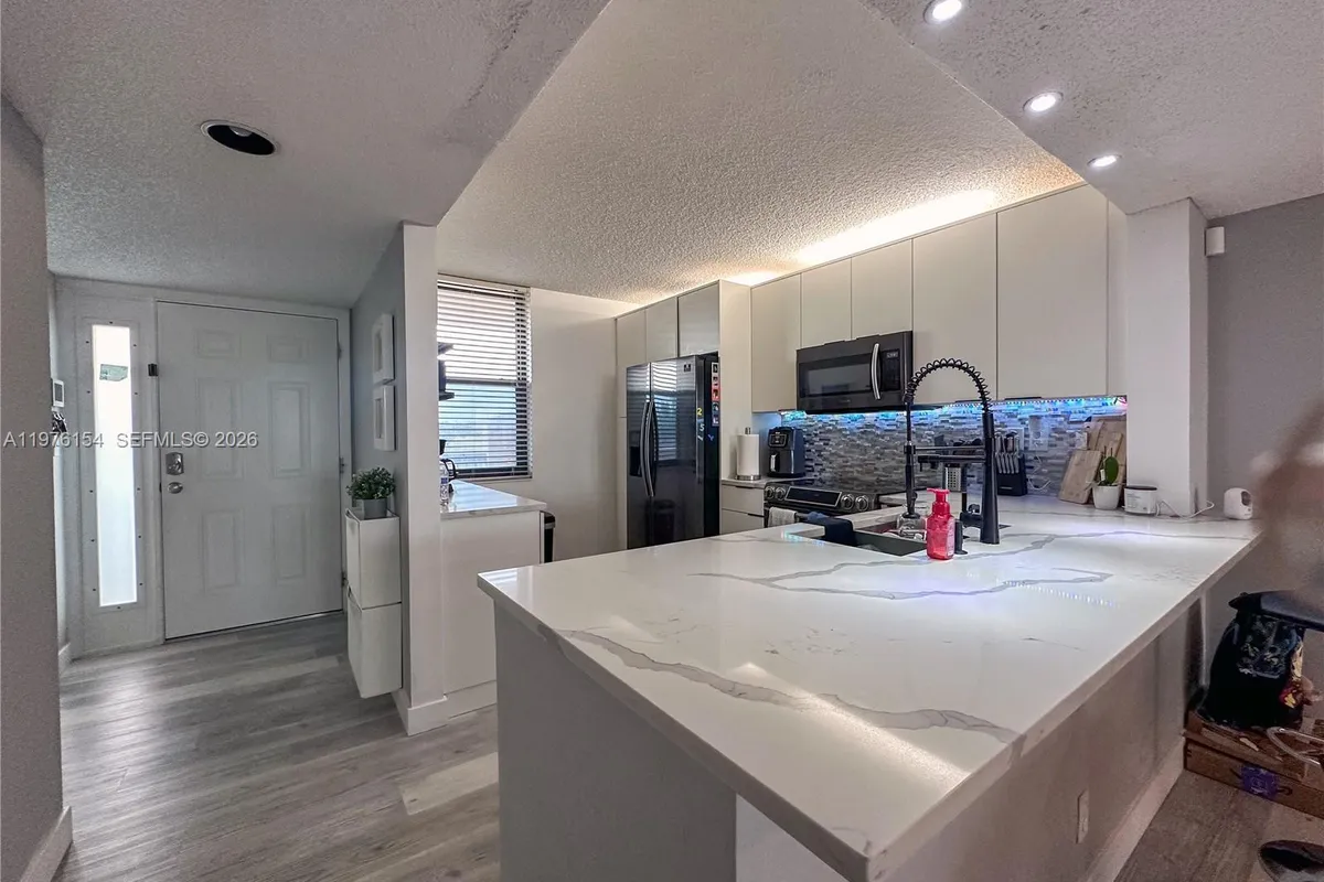 2766 S Carambola Cir S # 404, Coconut Creek FL 33066